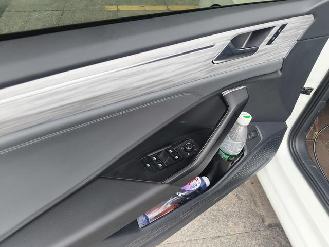 Volkswagen Sagitar 2023 thumb 11