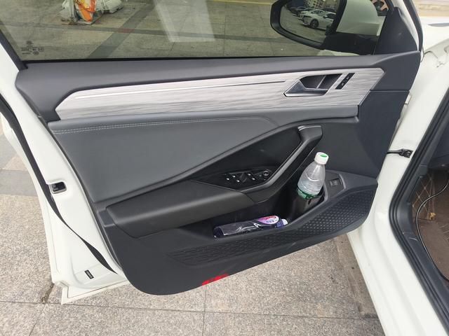 Volkswagen Sagitar 2023 thumb 12