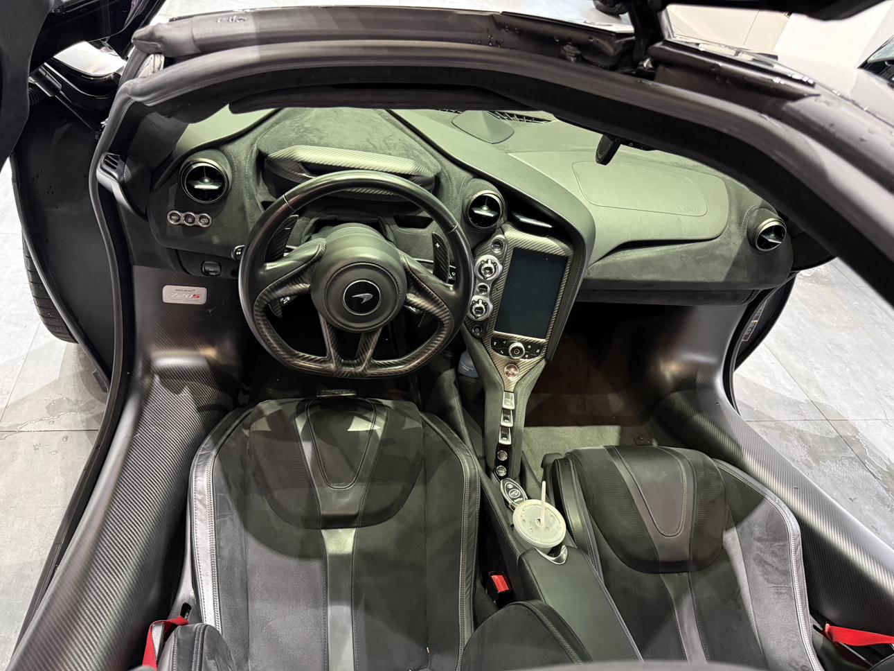 McLaren 720S 2019 thumb 6