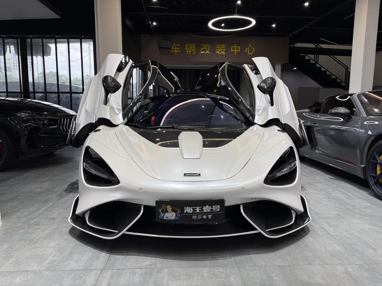 McLaren 720S 2019 thumb 9