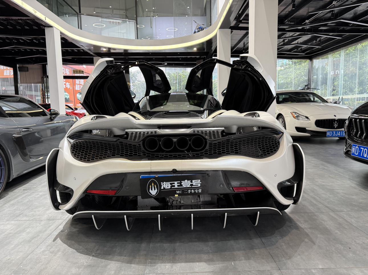 McLaren 720S 2019 thumb 11