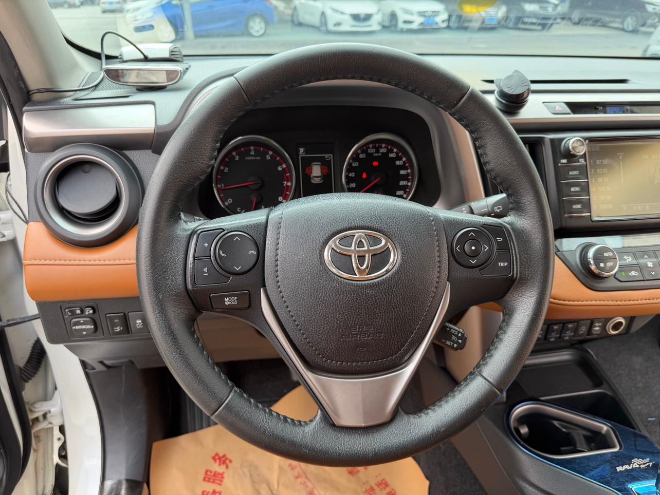 Toyota RAV4 2016 thumb 11