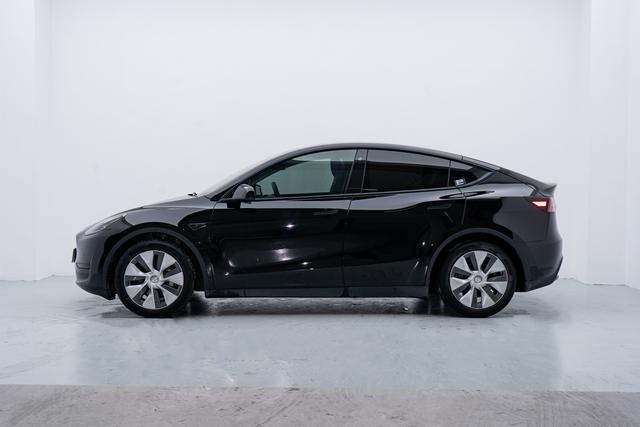 Tesla Model Y 2022 thumb 2