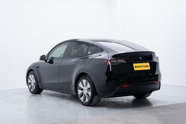 Tesla Model Y 2022 thumb 3