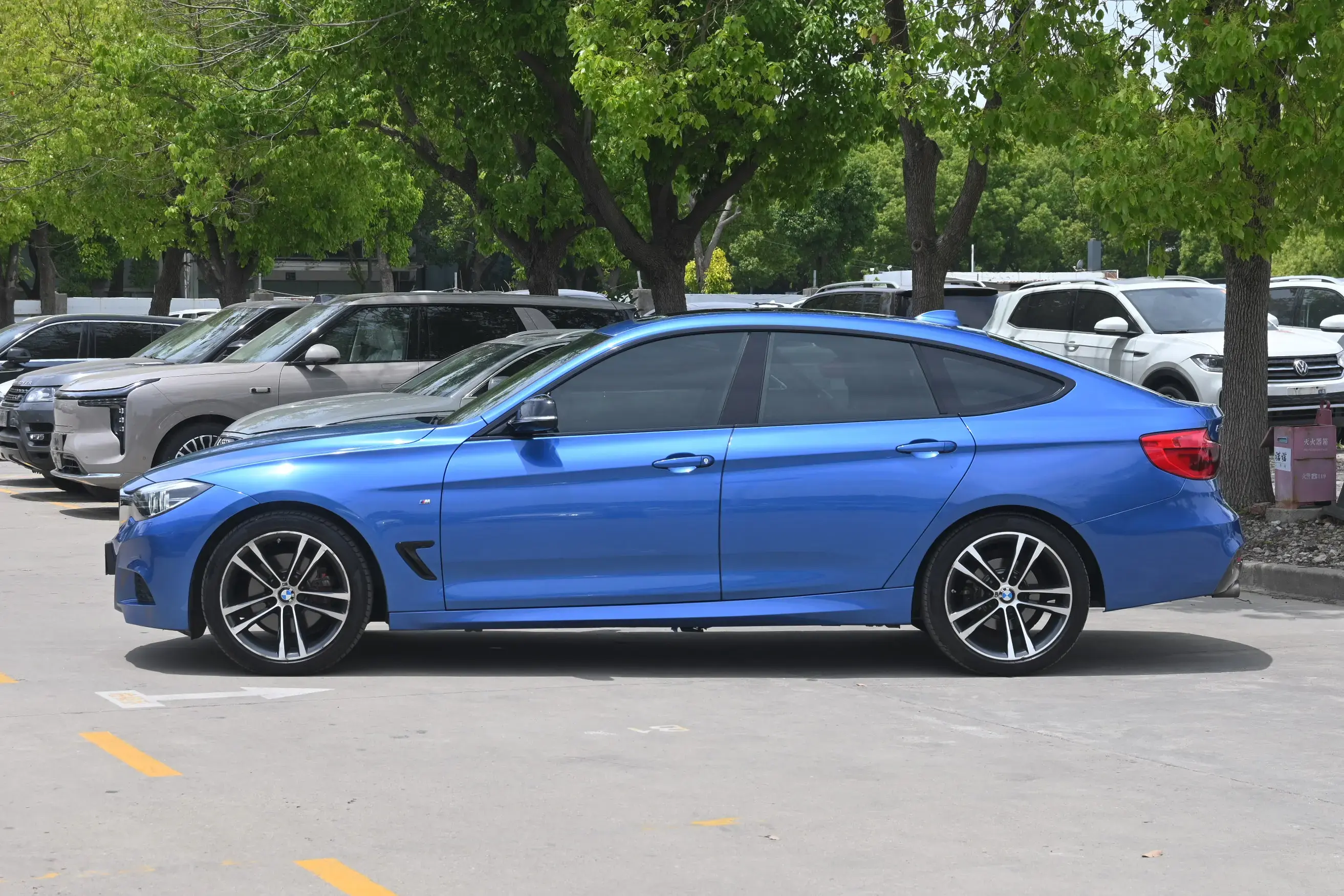 BMW 3 серии 2017 thumb 2