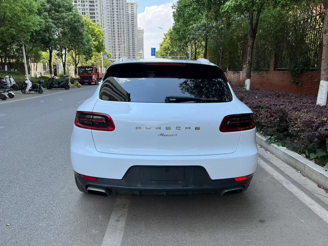 Porsche Macan 2014 thumb 3