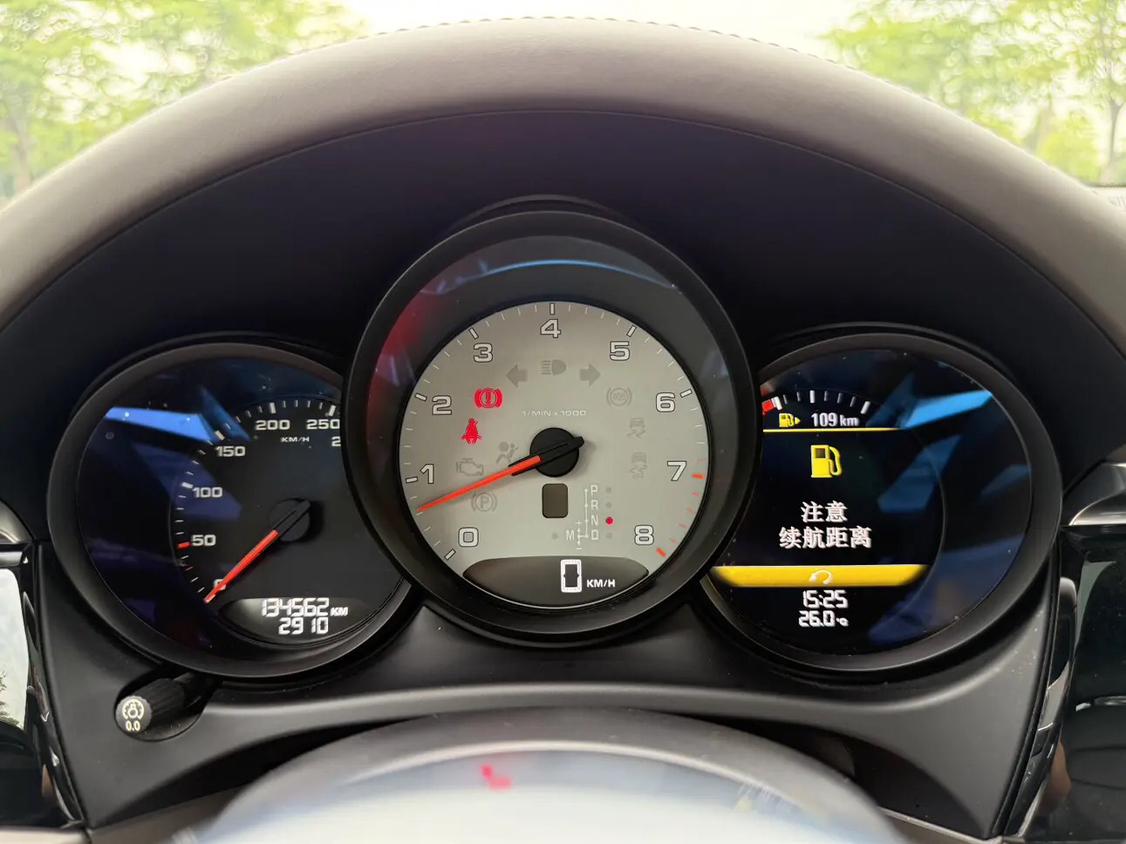 Porsche Macan 2014 thumb 6