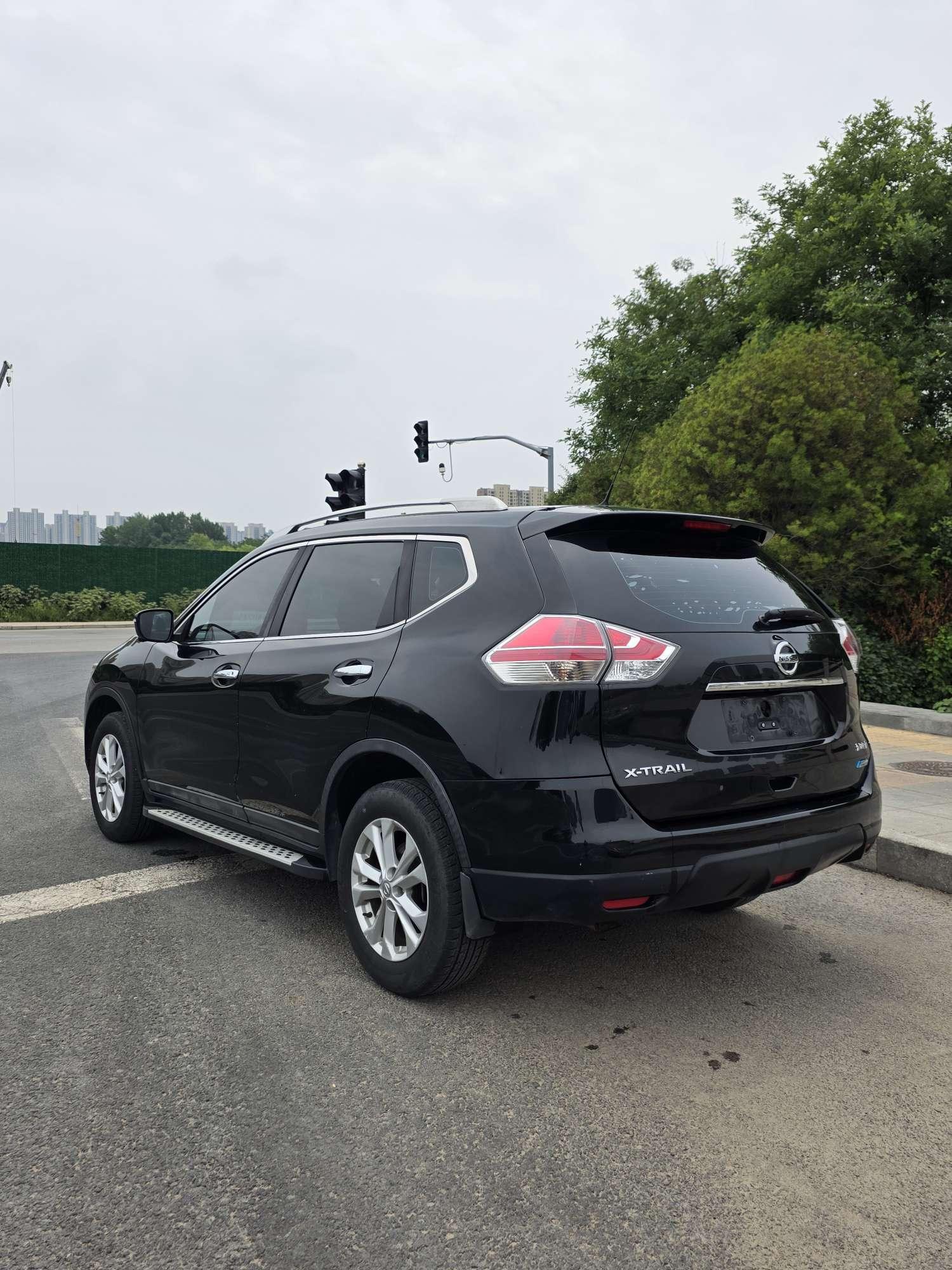 Nissan X-Trail 2015 thumb 2