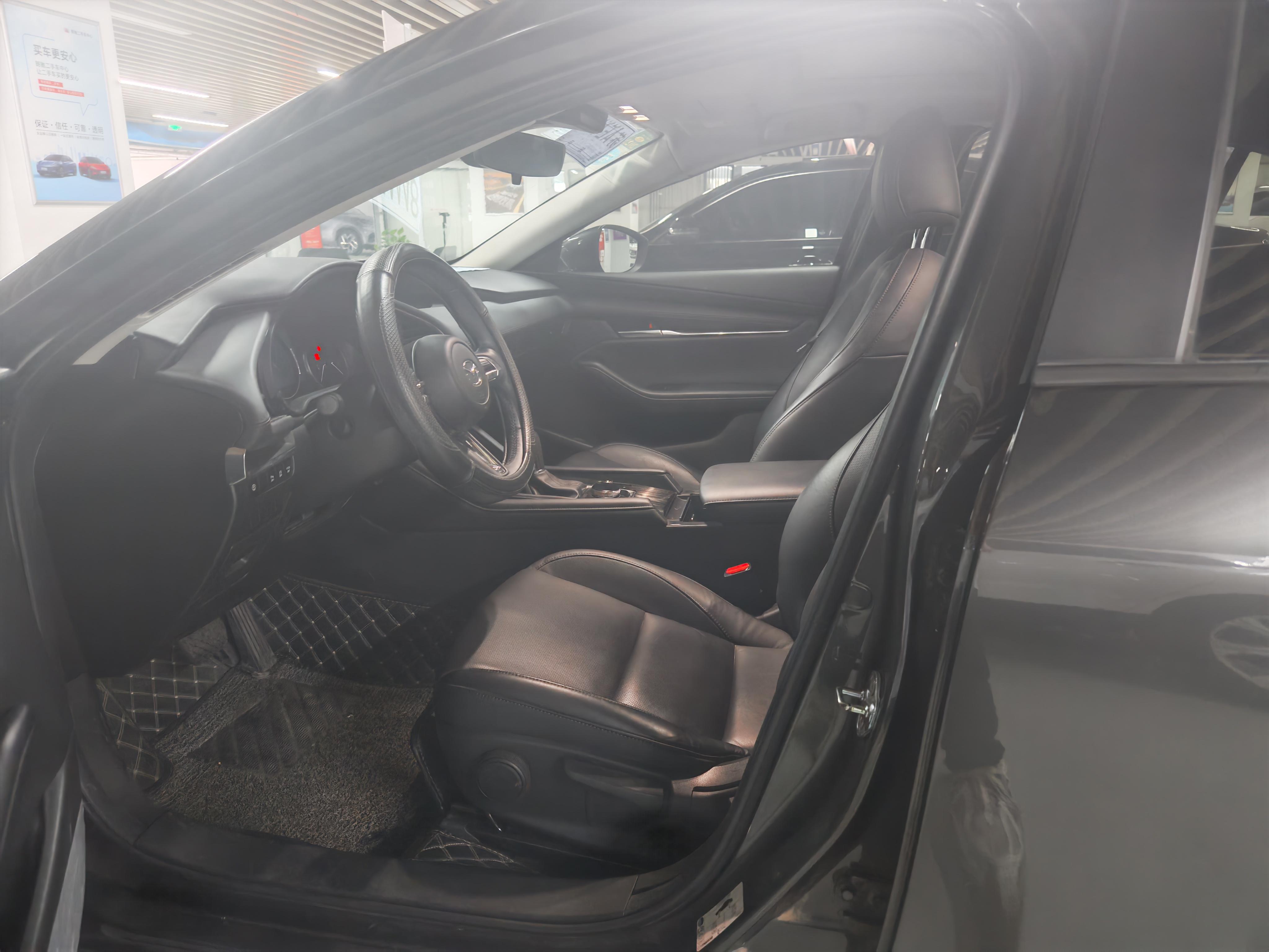 Mazda 3 2020 thumb 9