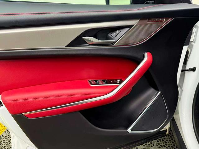 Jaguar F-Pace 2024 thumb 3