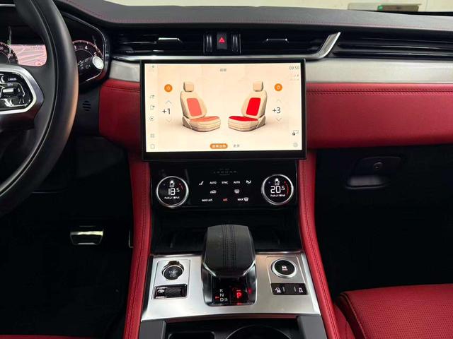 Jaguar F-Pace 2024 thumb 10