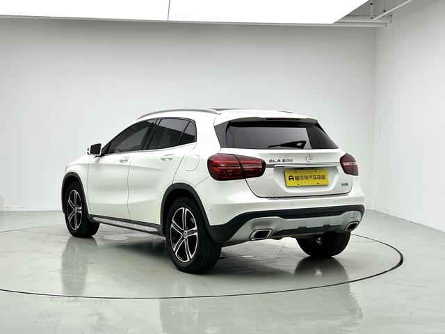 Mercedes-Benz GLA 2018 thumb 3