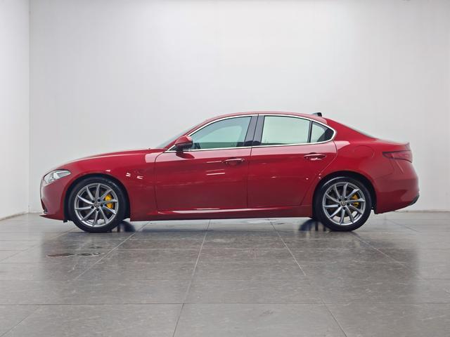 Alfa Romeo Giulia 2017 thumb 2