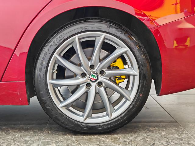 Alfa Romeo Giulia 2017 thumb 7