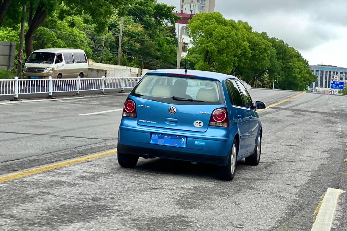 Volkswagen Polo 2009 thumb 2