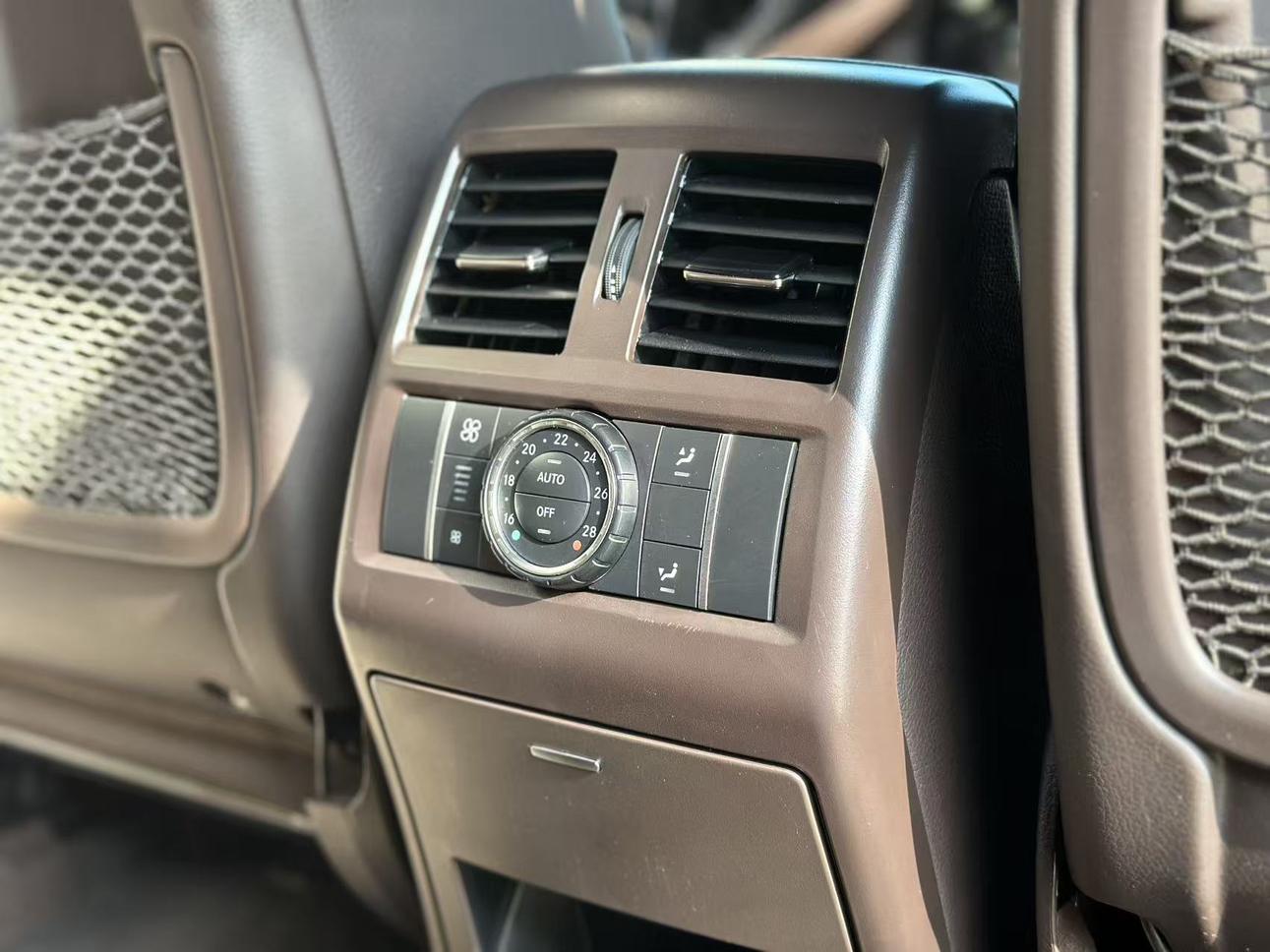 Mercedes-Benz GLS 2016 thumb 7