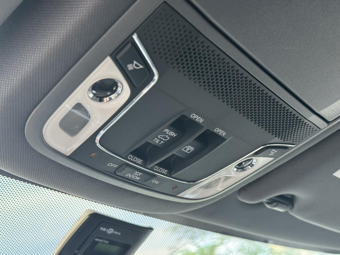 Honda UR-V 2017 thumb 10
