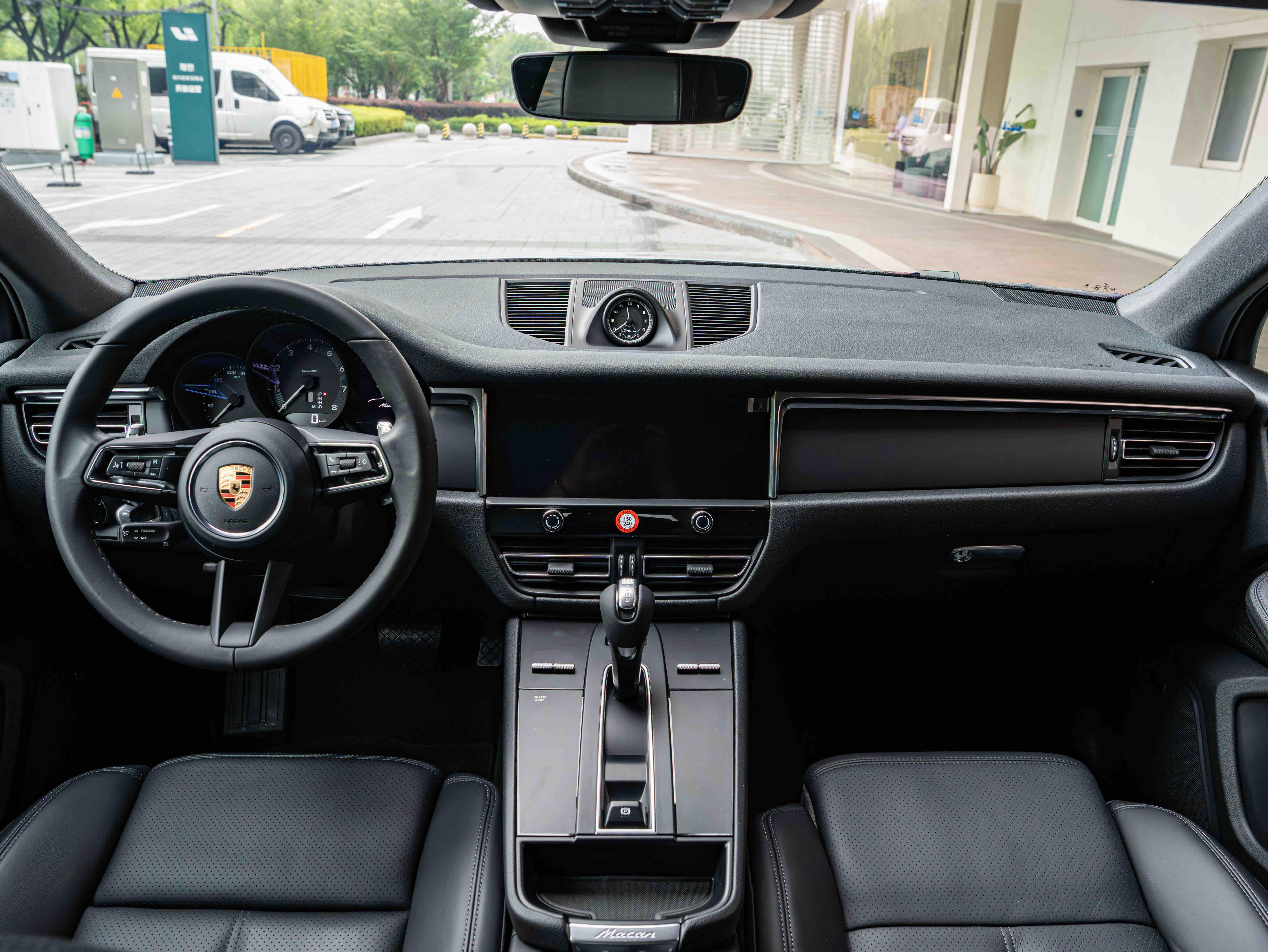 Porsche Macan 2023 thumb 9