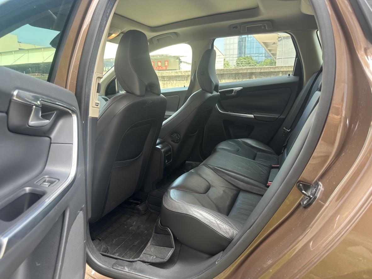 Volvo XC60 2013 thumb 9