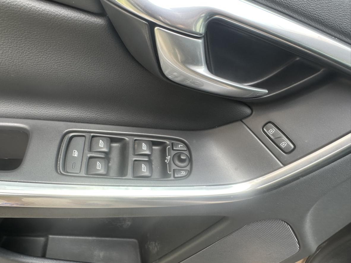 Volvo XC60 2013 thumb 10