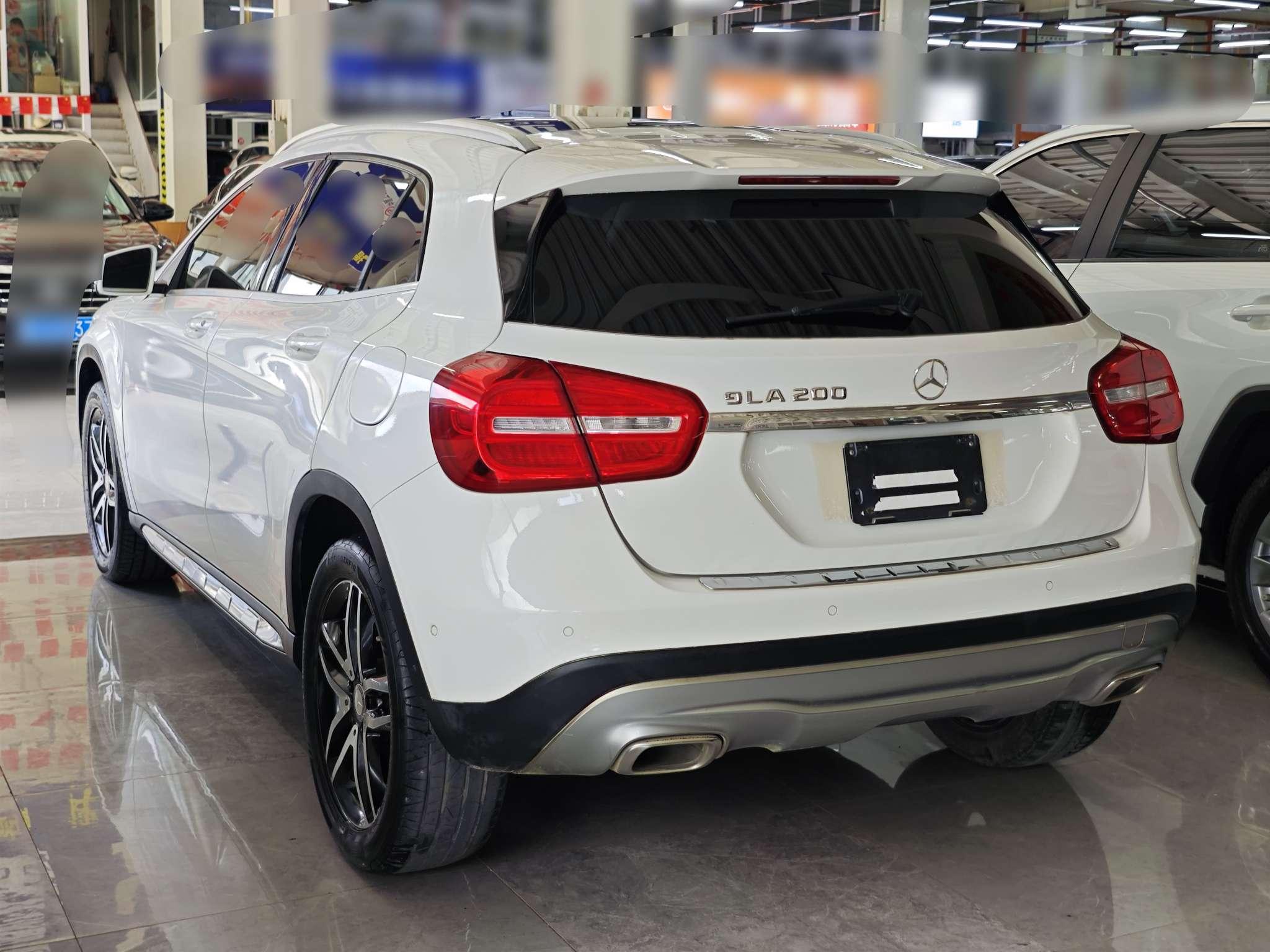 Mercedes-Benz GLA 2015 thumb 2