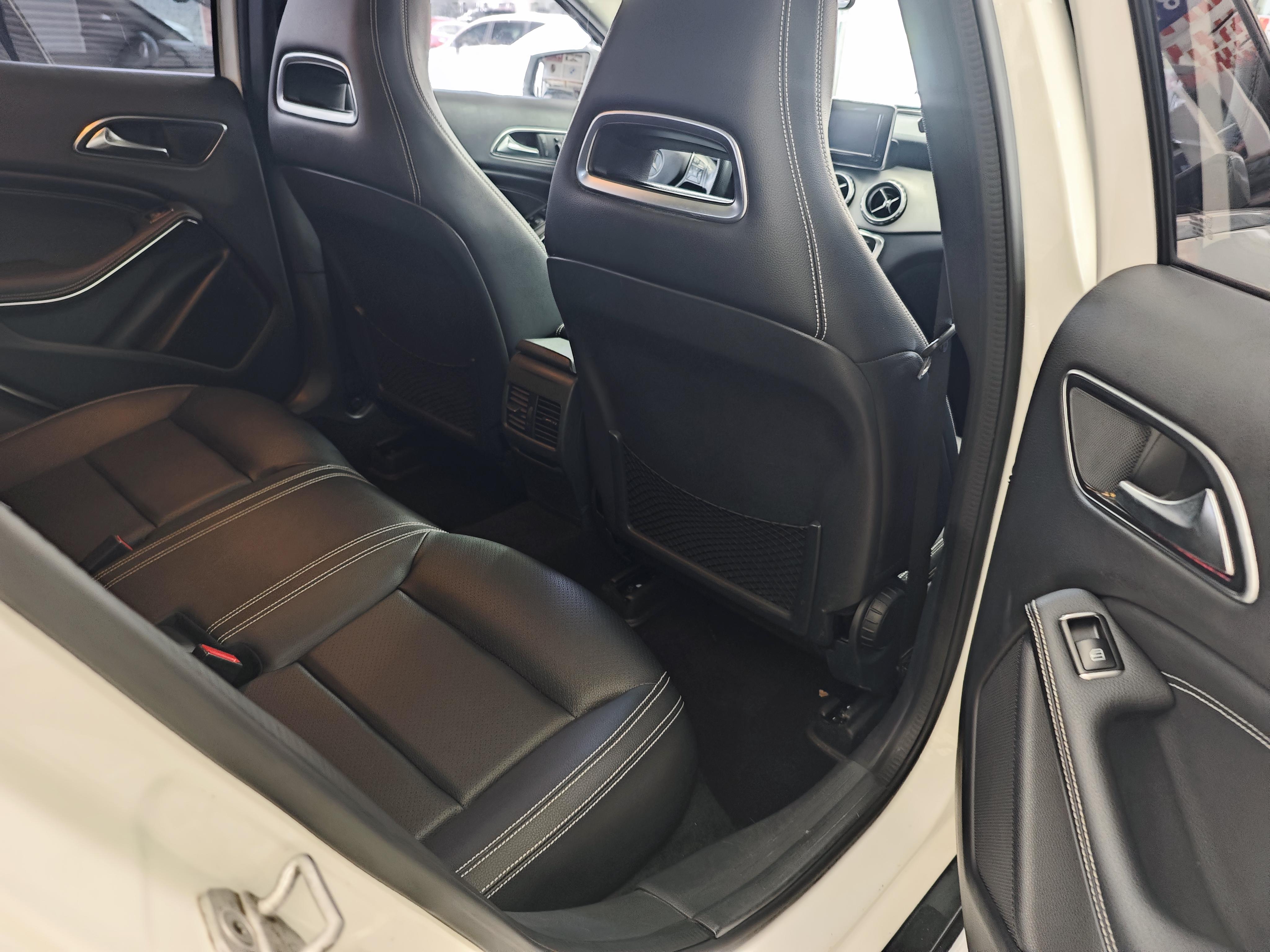 Mercedes-Benz GLA 2015 thumb 6