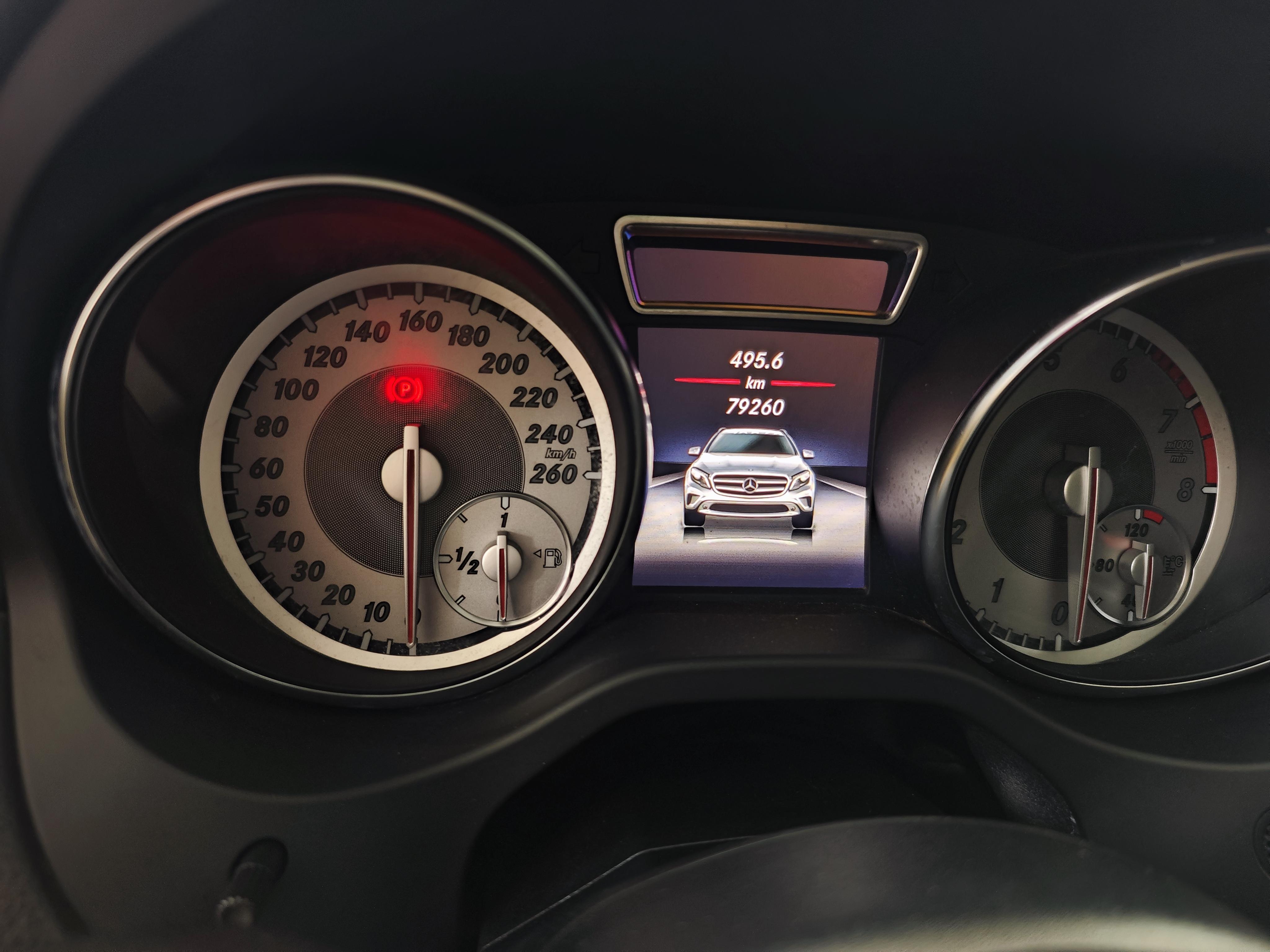 Mercedes-Benz GLA 2015 thumb 8