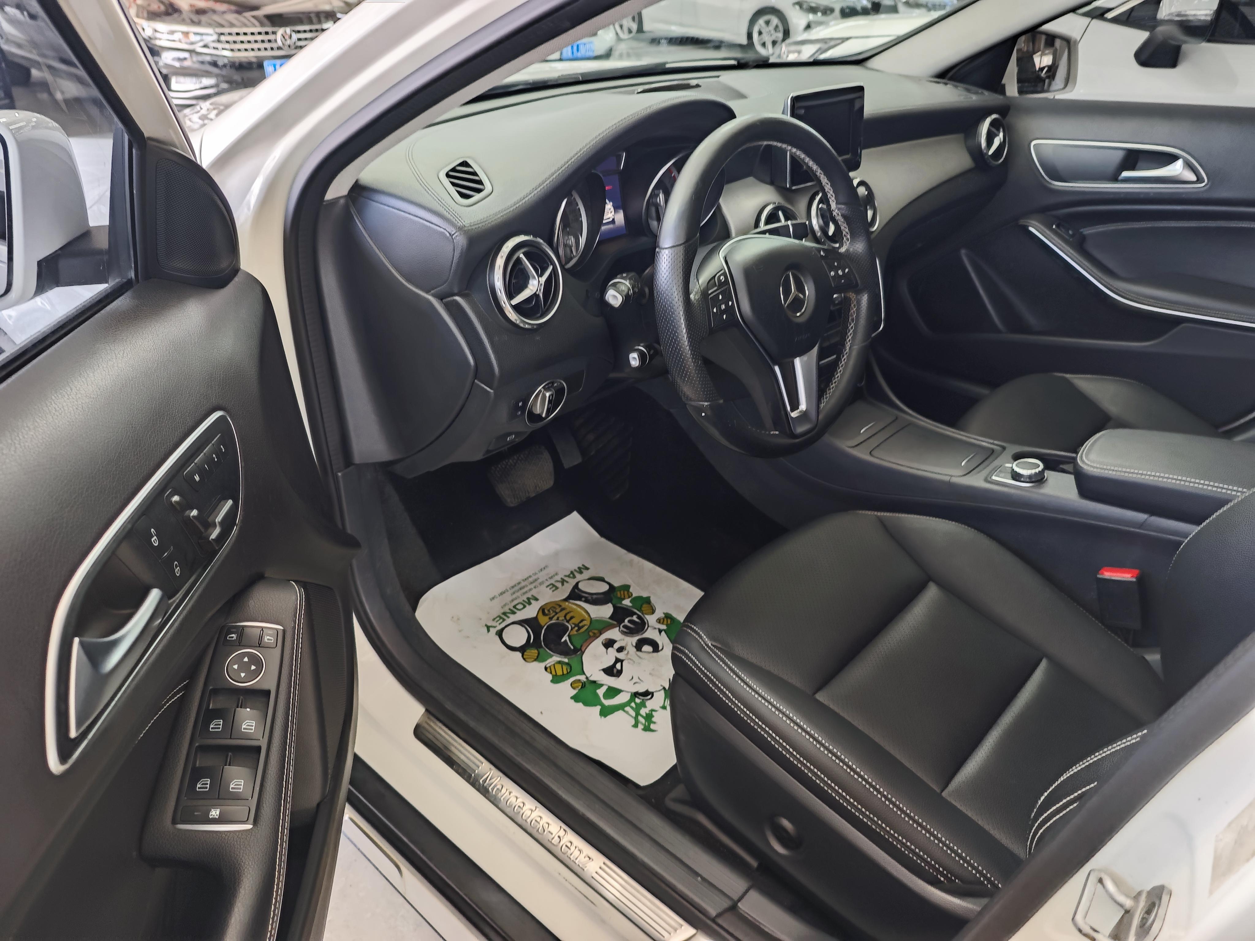 Mercedes-Benz GLA 2015 thumb 9