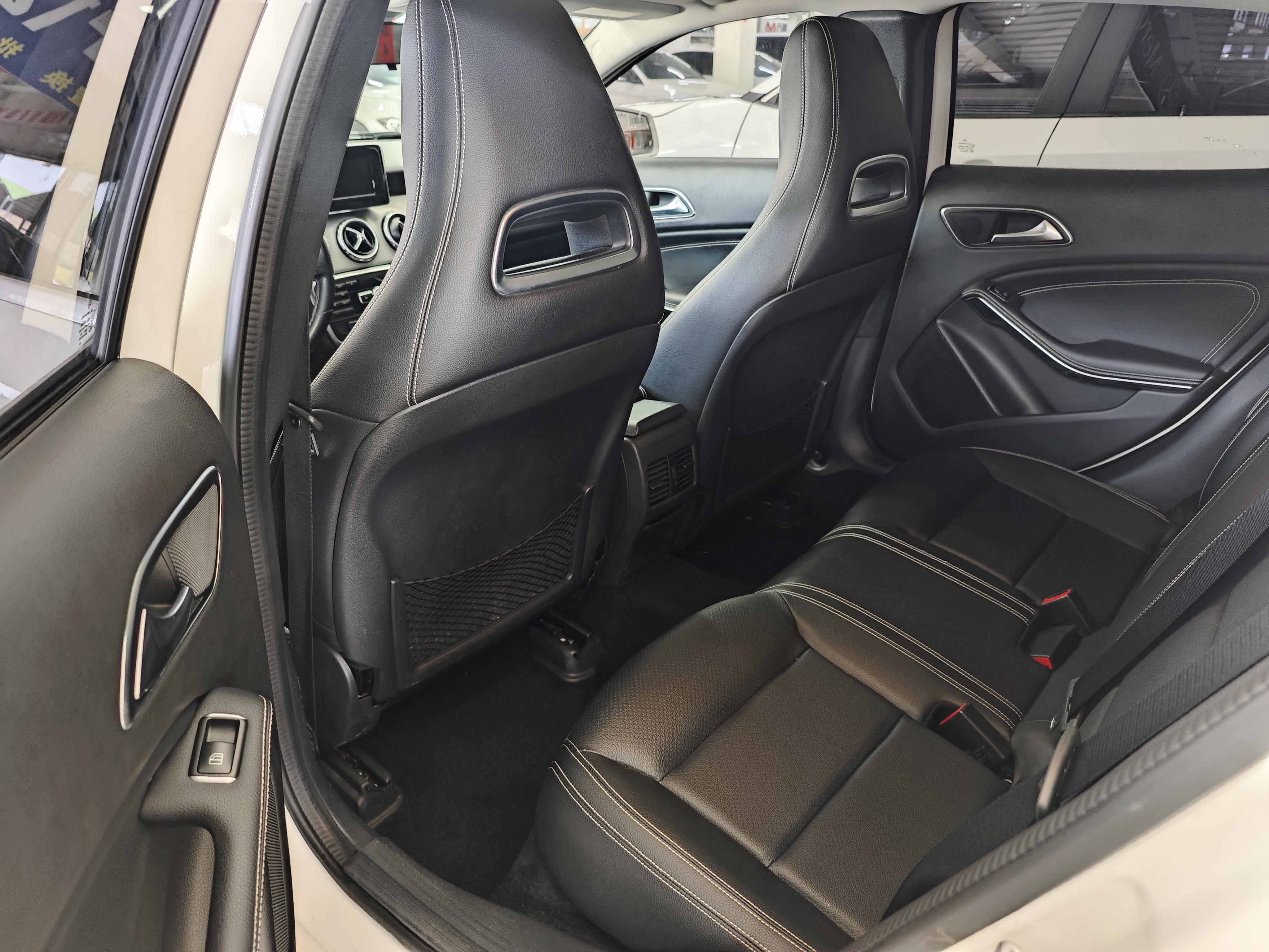Mercedes-Benz GLA 2015 thumb 10
