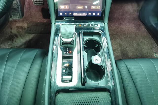 Hongqi H5 2025 thumb 12
