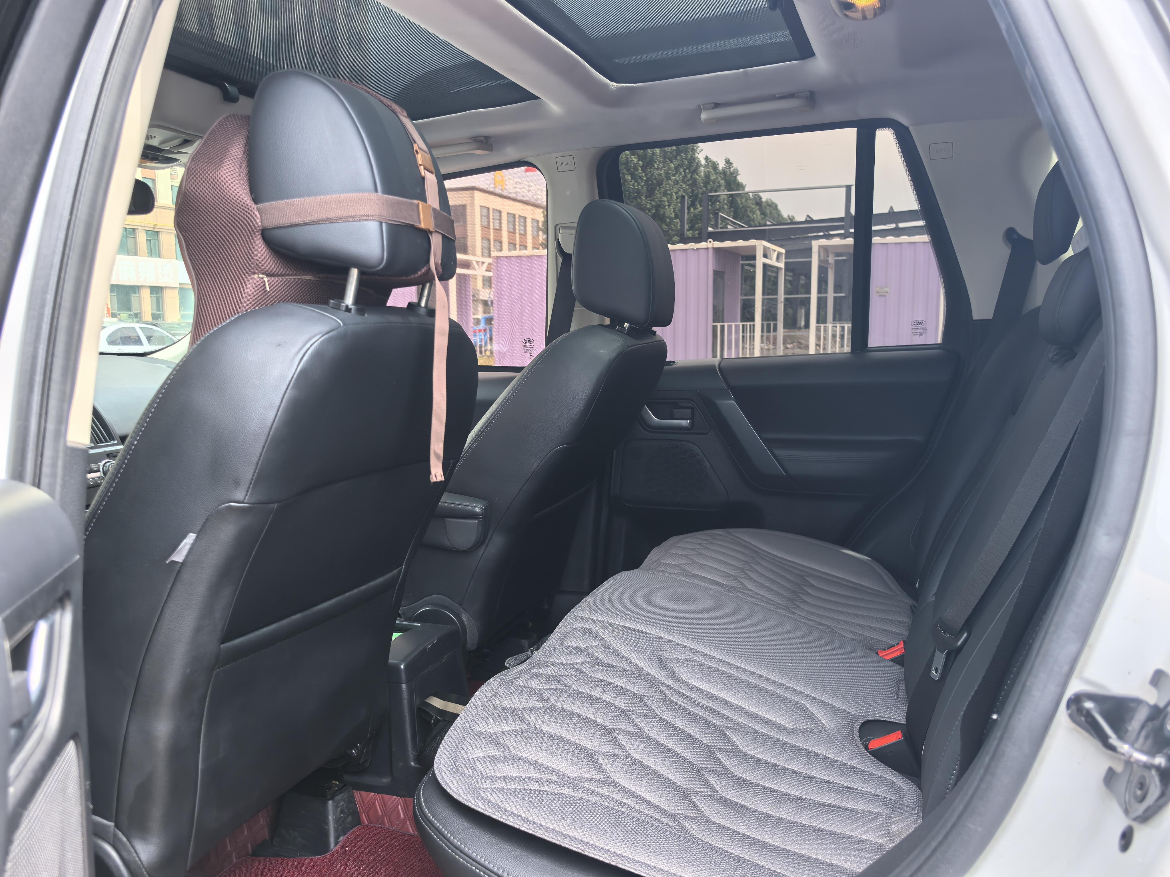 Land Rover Discovery Sport 2014 thumb 7