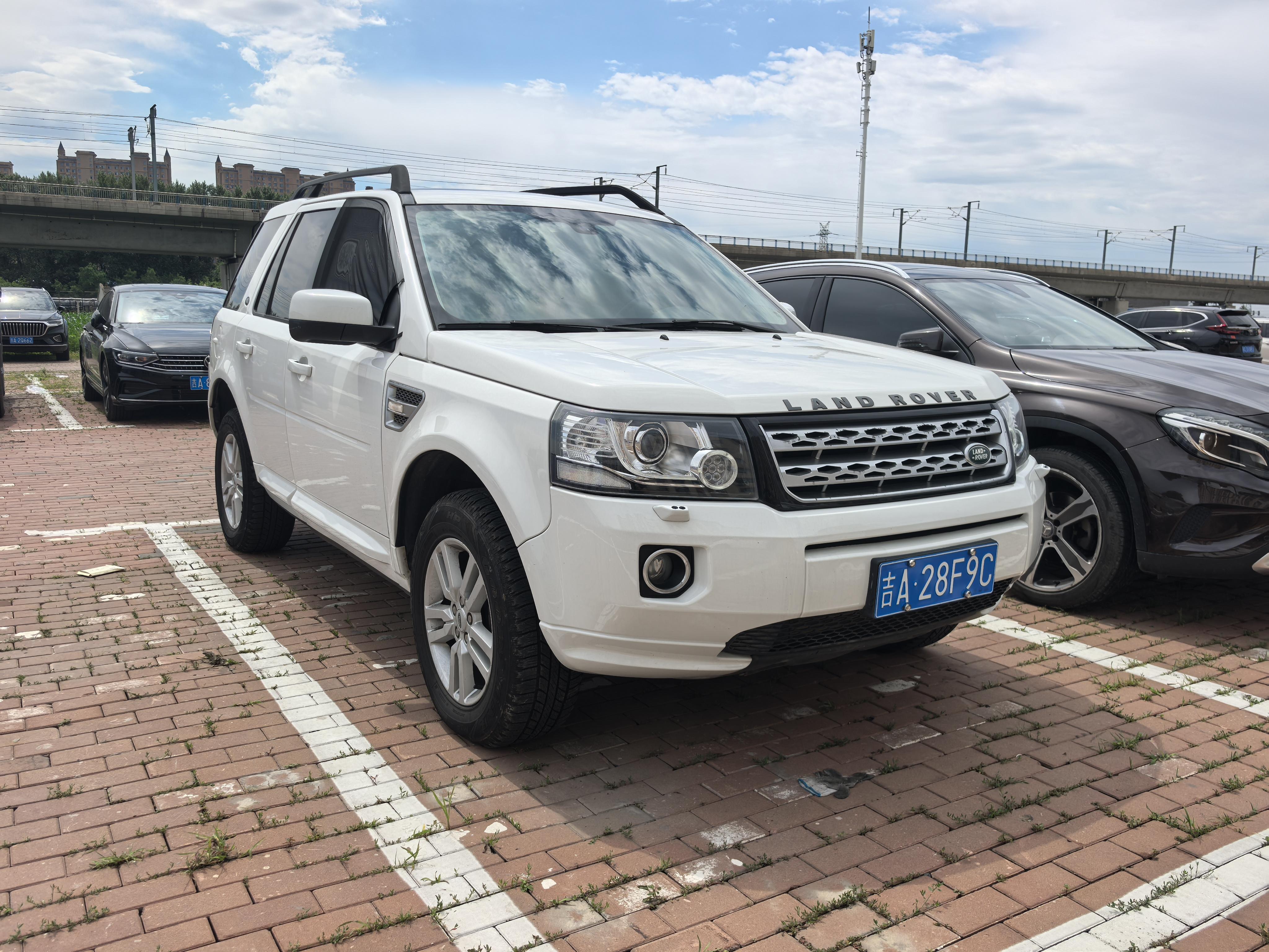 Land Rover Discovery Sport 2014 thumb 10
