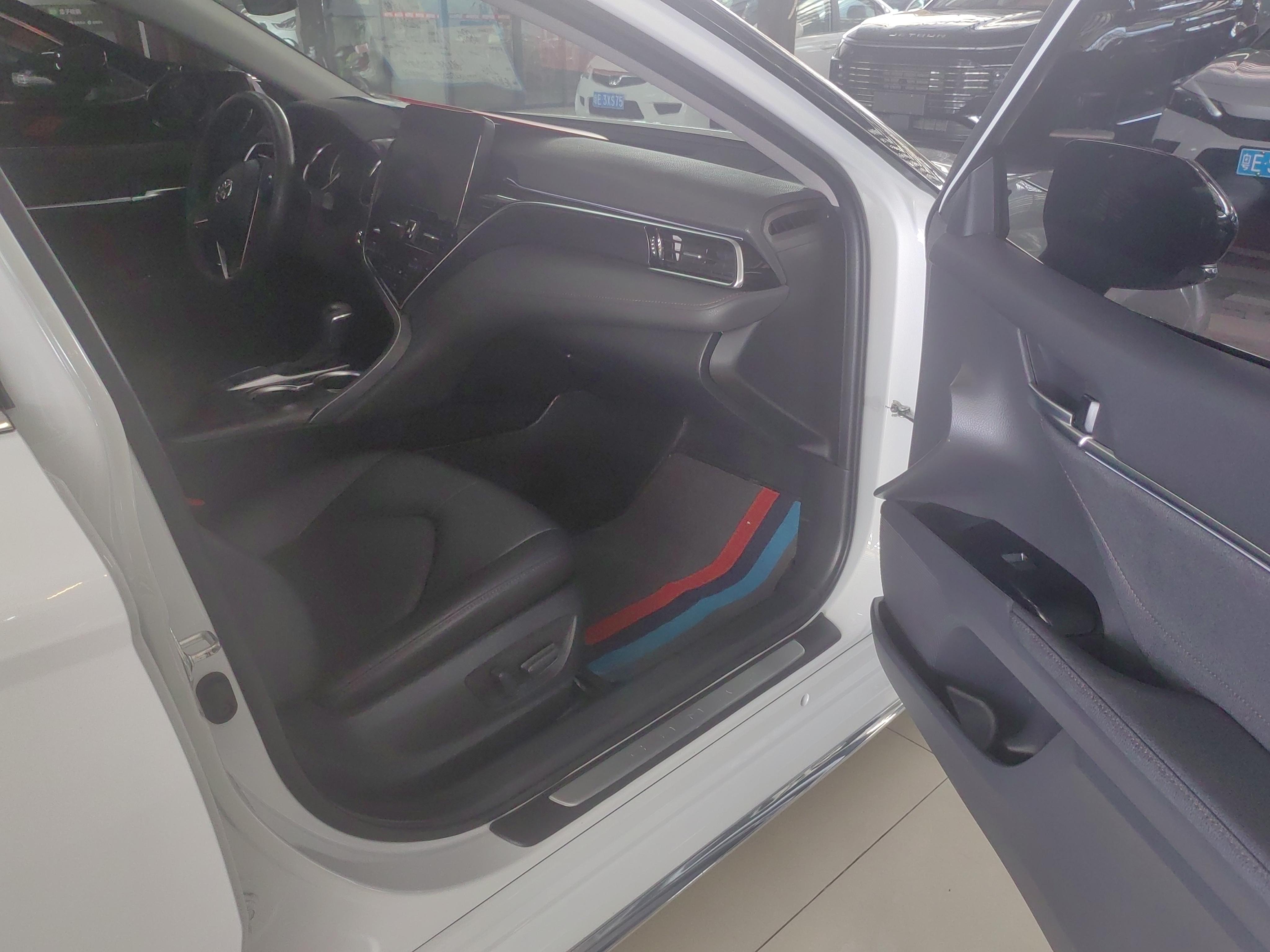 Toyota Camry 2023 thumb 6