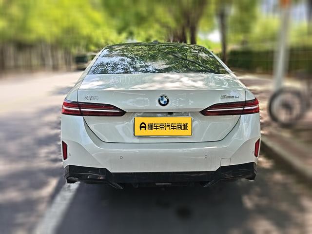 BMW 5 серии 2025 thumb 3