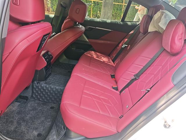 BMW 5 серии 2025 thumb 7