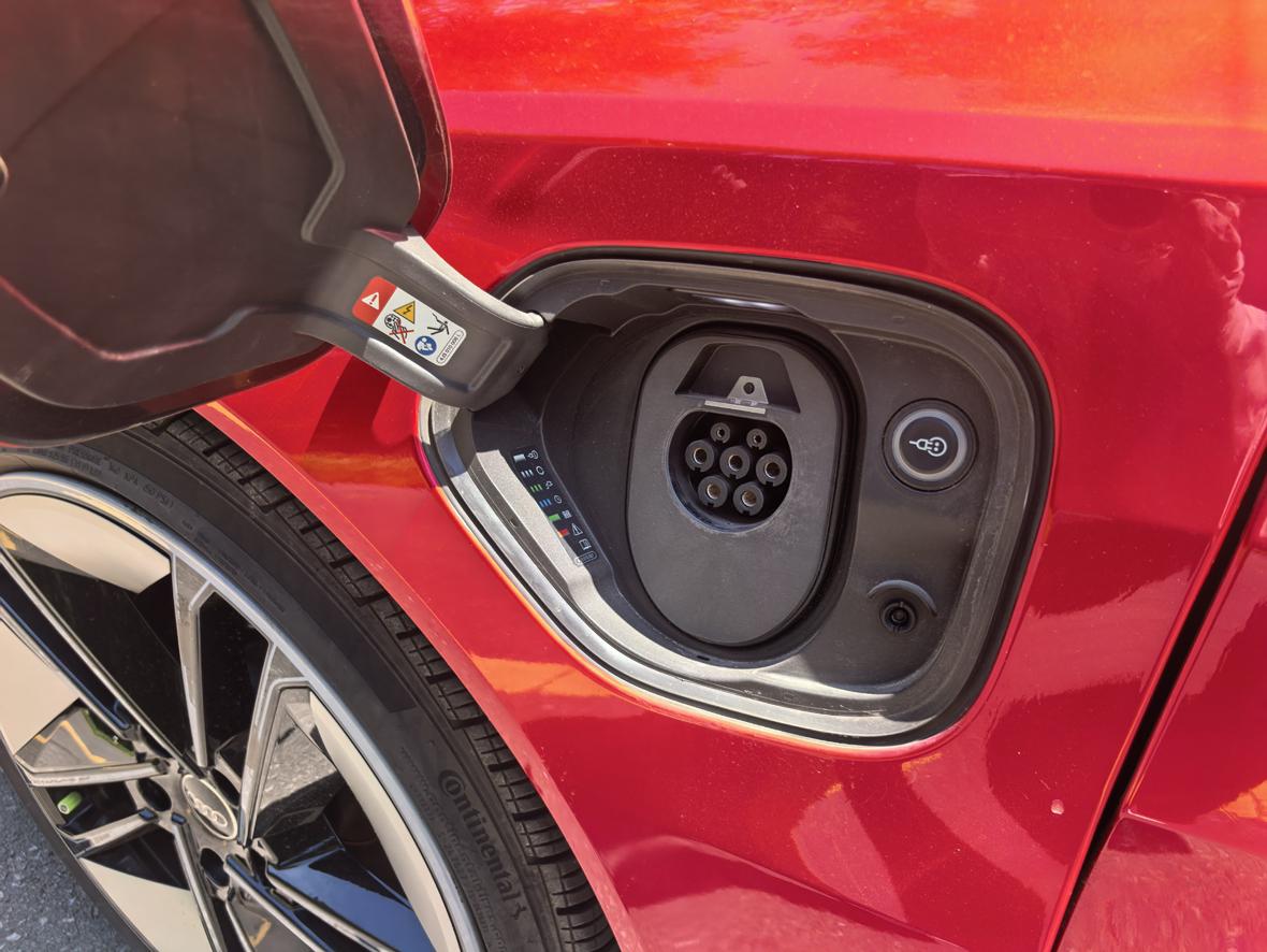 Audi e-tron GT 2023 thumb 3