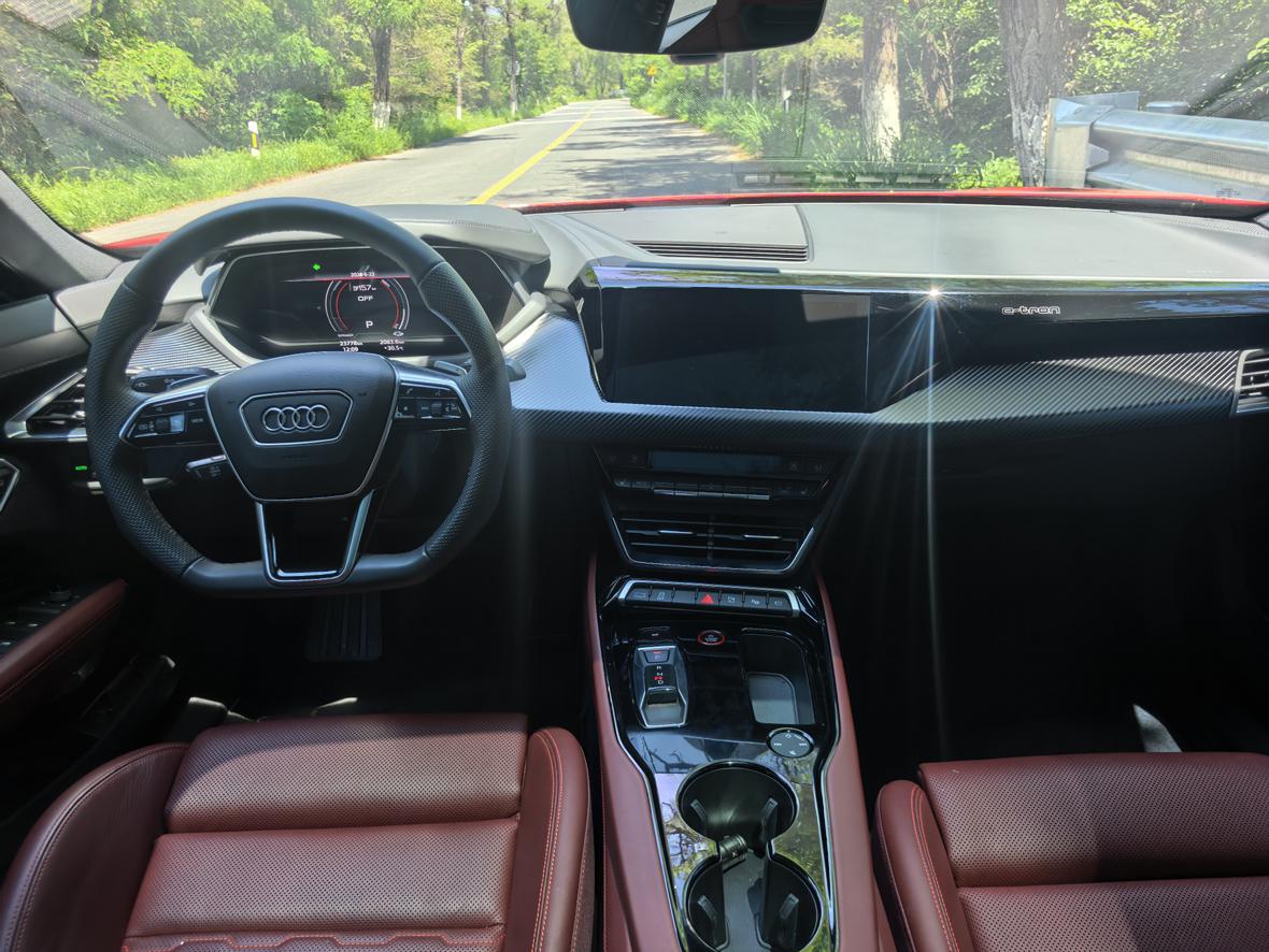 Audi e-tron GT 2023 thumb 10