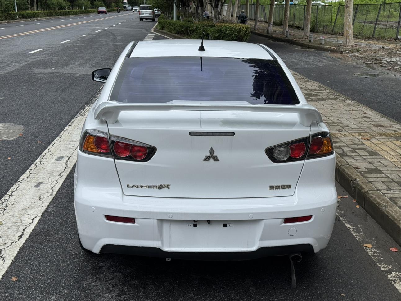 Mitsubishi Yi Shen 2013 thumb 3