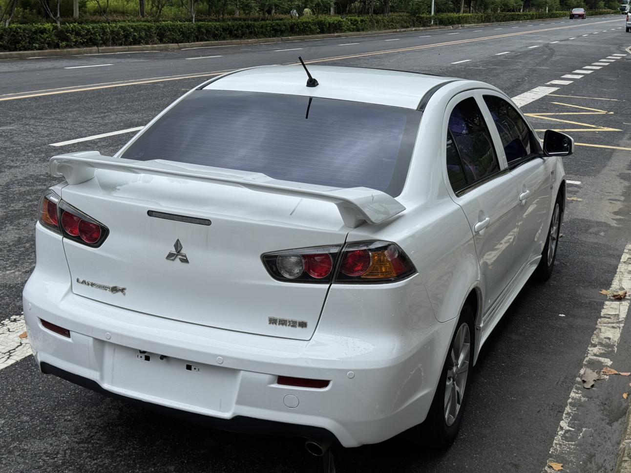 Mitsubishi Yi Shen 2013 thumb 4