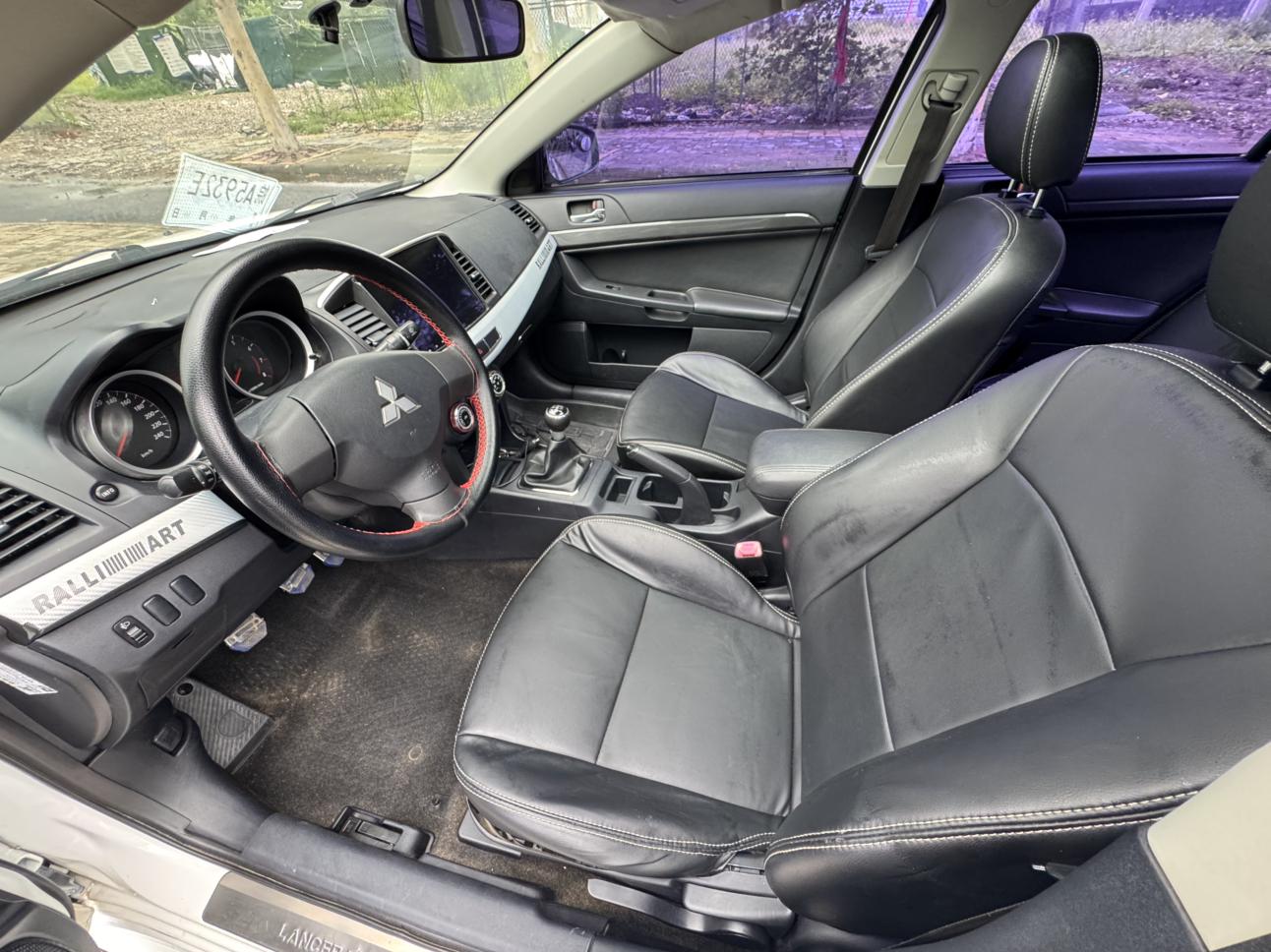 Mitsubishi Yi Shen 2013 thumb 6