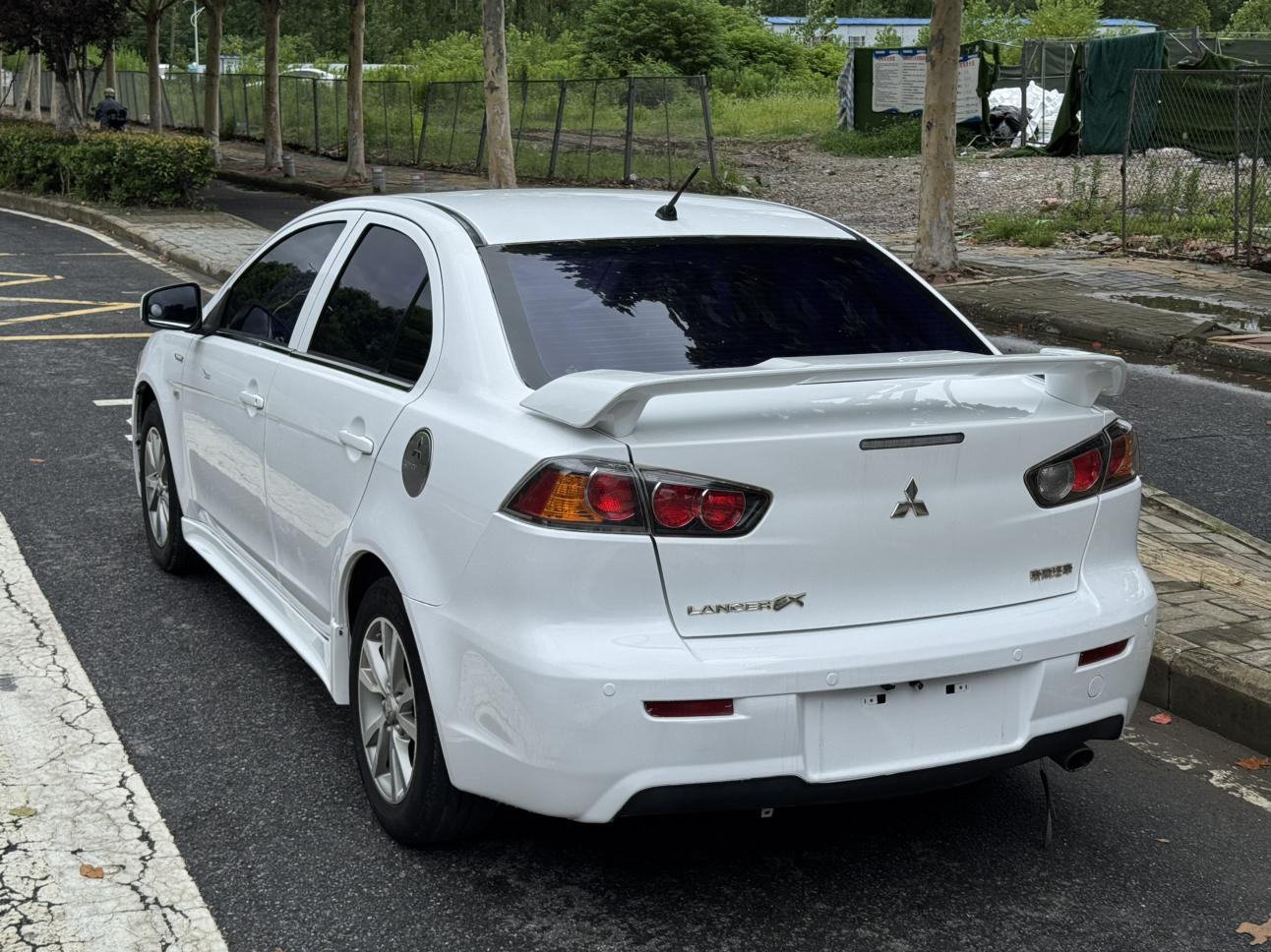 Mitsubishi Yi Shen 2013 thumb 11