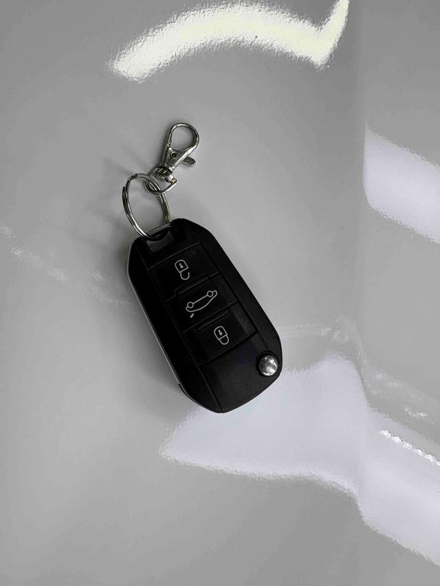Peugeot 2008 2014 thumb 9
