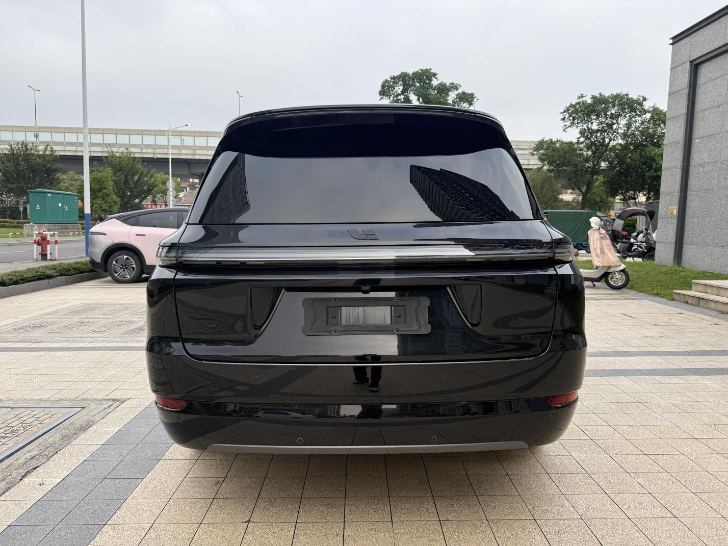Lixiang (Li Auto) L9 2022 thumb 4