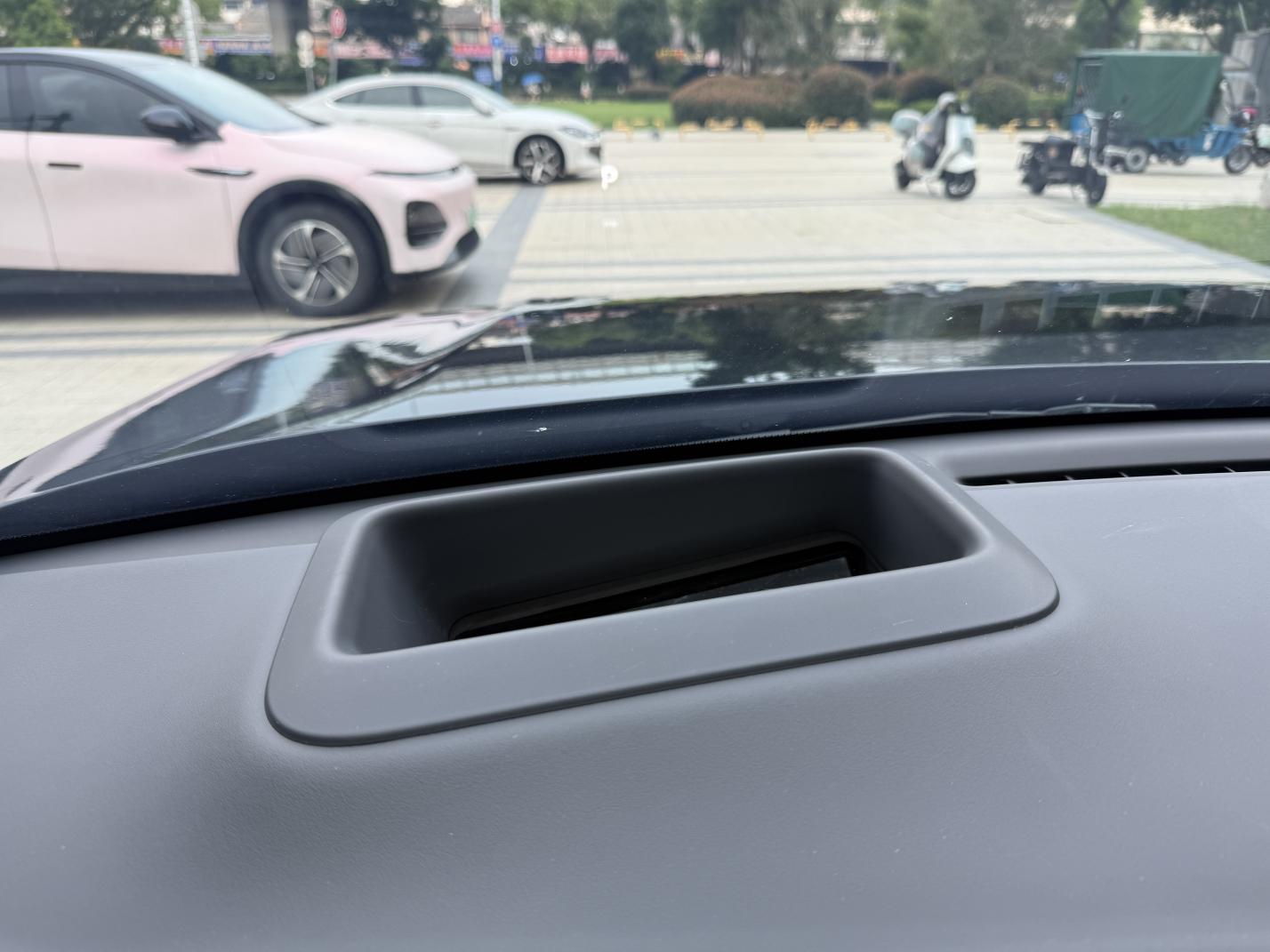 Lixiang (Li Auto) L9 2022 thumb 7