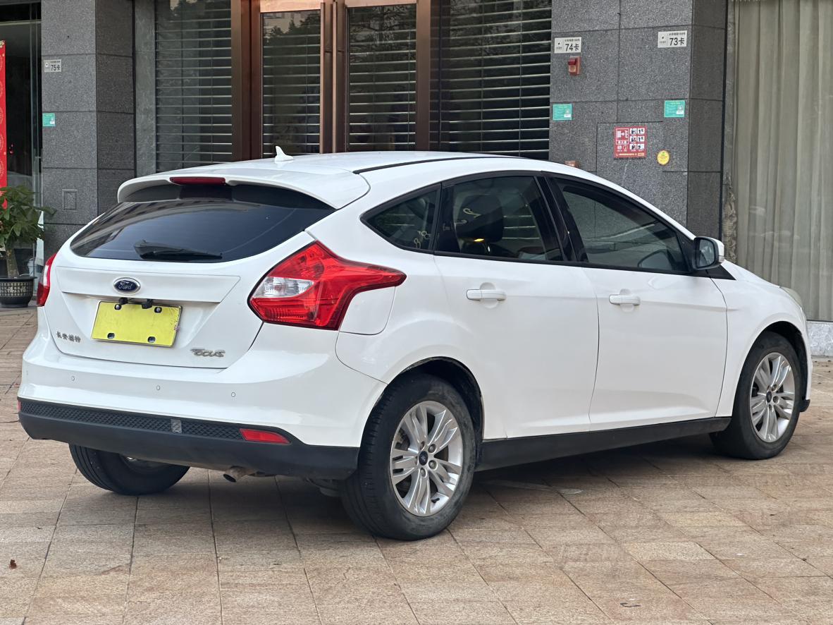 Ford Focus ST 2015 thumb 4