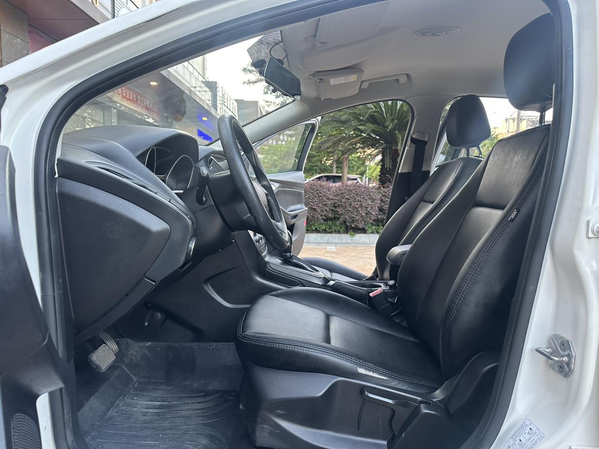 Ford Focus ST 2015 thumb 7