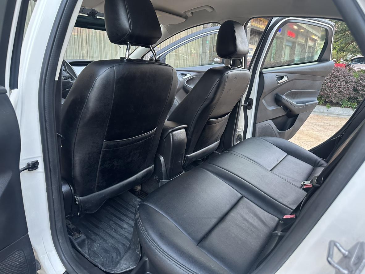 Ford Focus ST 2015 thumb 8
