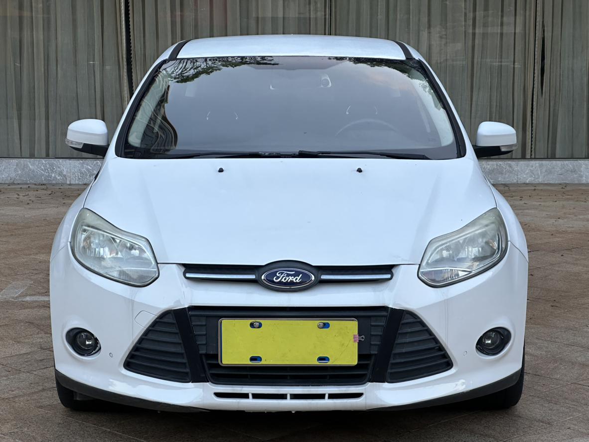 Ford Focus ST 2015 thumb 10