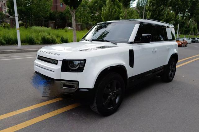 Land Rover Defender 2024 thumb 5