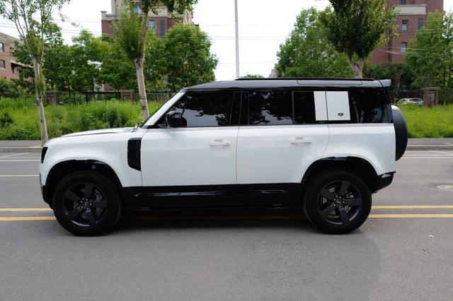Land Rover Defender 2024 thumb 6